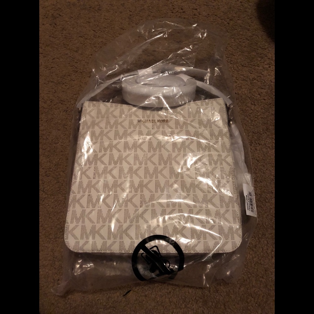 Vanilla AUTHENTIC MK purse 👜